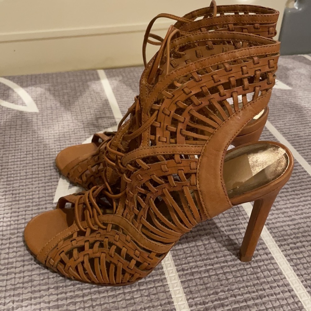Dolce Vita Caramel / Tan Strappy Lace Heels SZ. 6